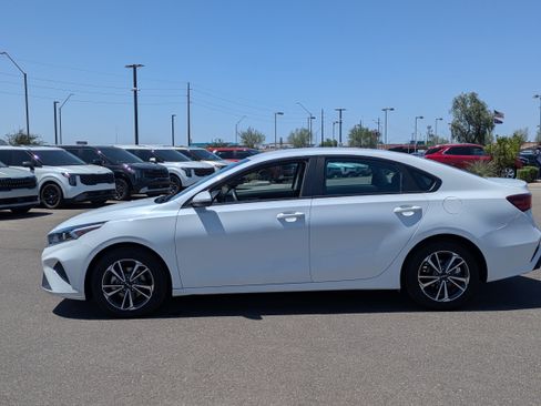 Certified 2024 Kia Forte LXS FWD image 2