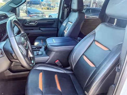 Used 2024 GMC Sierra 2500 AT4 w/ AT4 Premium Plus Package image 9