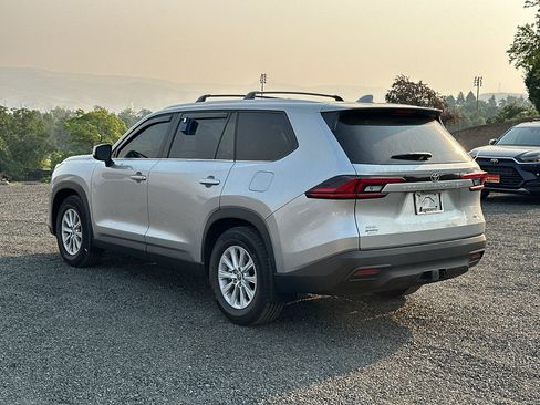 Used 2026 Toyota Grand Highlander AWD image 9
