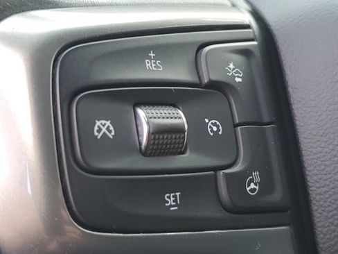 Used 2022 Chevrolet Silverado 1500 LT AWD/4WD image 9