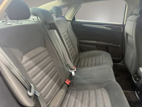 Used 2018 Ford Fusion SE w/ Fusion SE Technology Package FWD image 23