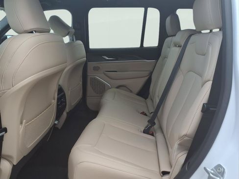 New 2026 Jeep Grand Cherokee Limited RWD image 11