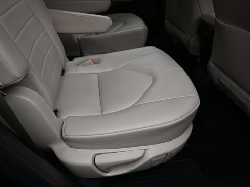 Used 2022 Toyota Highlander XLE FWD image 40