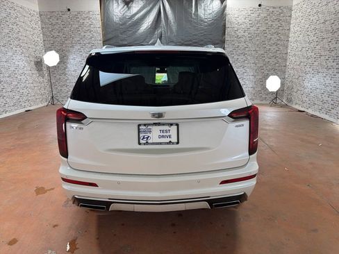 Used 2022 Cadillac XT6 Premium Luxury image 6