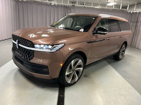 Used 2025 Lincoln Navigator L Black Label image 3