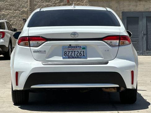 Used 2022 Toyota Corolla LE w/ LE Convenience Package FWD image 4