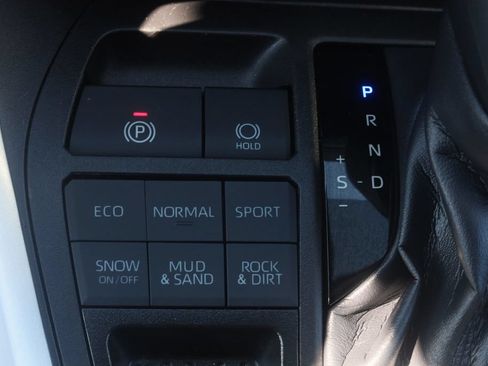 Used 2023 Toyota RAV4 LE AWD/4WD image 11