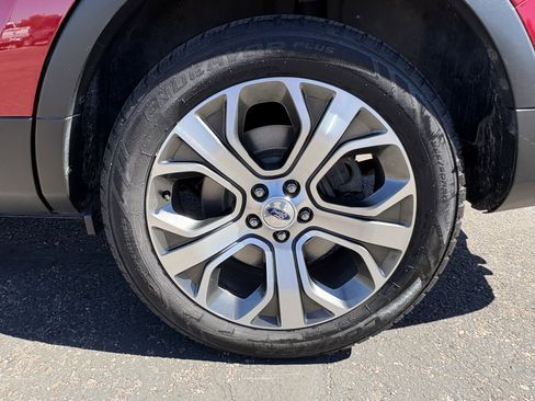 Used 2019 Ford Explorer Platinum image 11