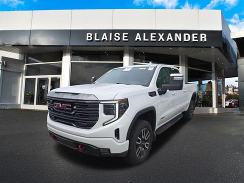 Used 2024 GMC Sierra 1500 AT4 w/ Technology Package AWD/4WD image 8