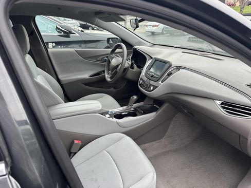 Used 2017 Chevrolet Malibu LT image 20
