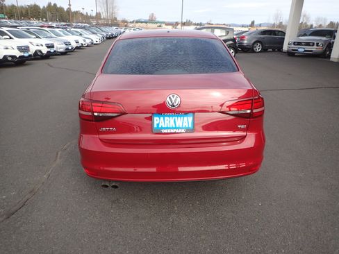 Used 2017 Volkswagen Jetta S image 4