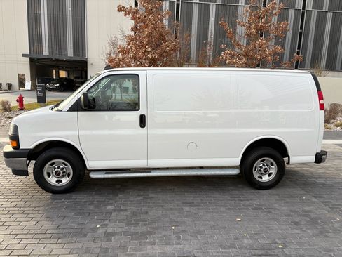 Used 2024 GMC Savana 2500 w/ Driver Convenience Package image 10