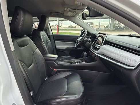 Used 2022 Jeep Compass Latitude image 33