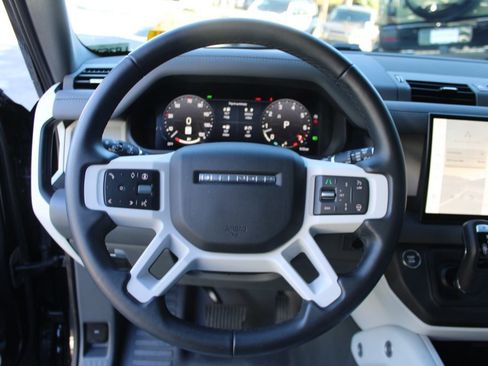 Certified 2025 Land Rover Defender 130 X-Dynamic SE image 17