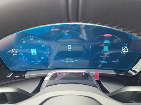 New 2026 Porsche Macan 4 Electric image 24