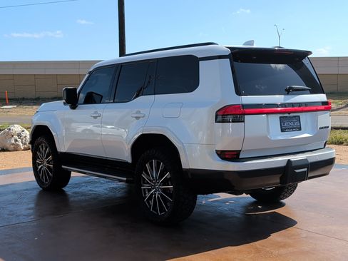 Used 2024 Lexus GX 550 w/ Accessory Package (Z1) AWD/4WD image 4