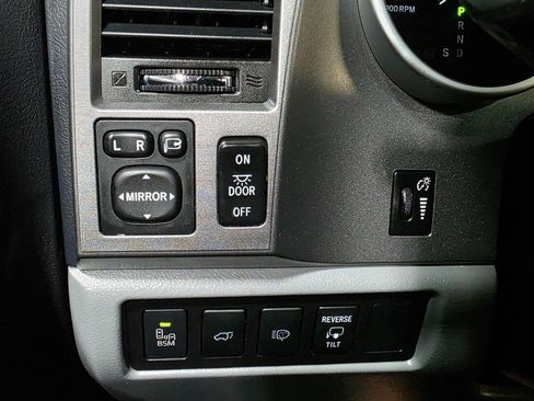 Used 2017 Toyota Sequoia Limited AWD/4WD image 40