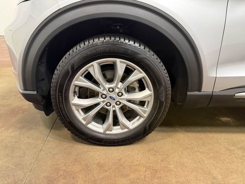 Used 2023 Ford Explorer XLT w/ Equipment Group 202A AWD/4WD image 89