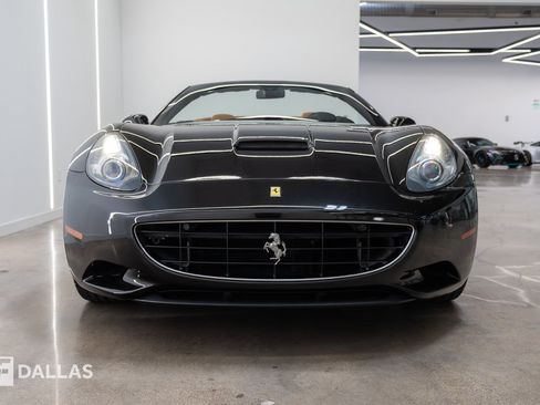 Used 2011 Ferrari California RWD image 4