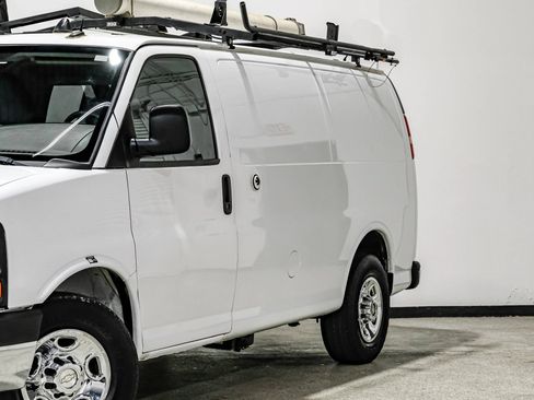 Used 2014 Chevrolet Express 2500 RWD image 15