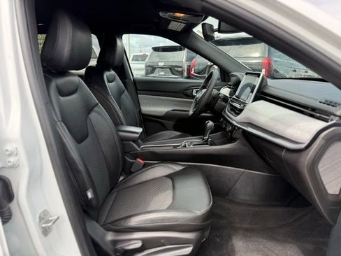 Used 2025 Jeep Compass Latitude AWD/4WD image 18