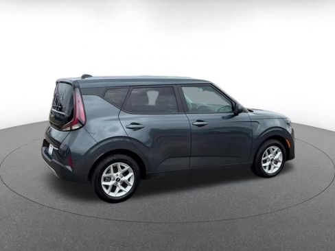 Used 2025 Kia Soul LX w/ LX Technology Package FWD image 11