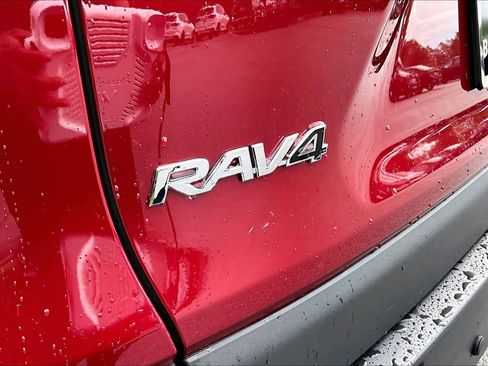 Used 2022 Toyota RAV4 XLE Premium FWD image 33