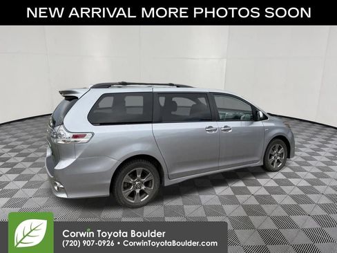 Used 2019 Toyota Sienna SE w/ SE Preferred Package AWD/4WD image 8