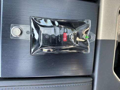 Used 2023 Toyota Tundra Platinum AWD/4WD image 36