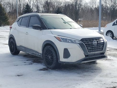 Used 2022 Nissan Kicks SV w/ Exterior Package image 1