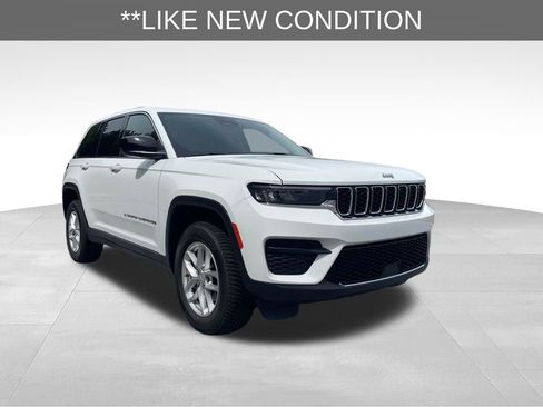 Used 2023 Jeep Grand Cherokee Laredo X AWD/4WD image 3