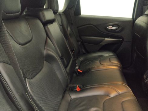 Used 2020 Jeep Cherokee Limited FWD image 19