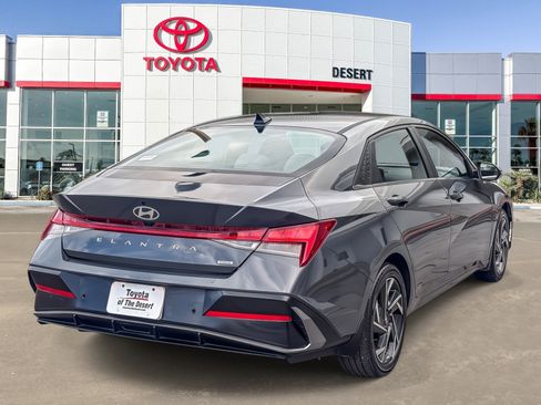 Used 2024 Hyundai Elantra Limited image 7