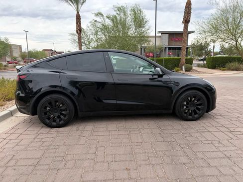 Used 2022 Tesla Model Y Long Range AWD/4WD image 2