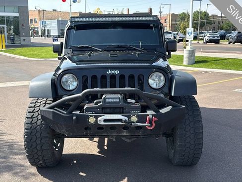 Used 2018 Jeep Wrangler Unlimited Rubicon w/ Connectivity Group AWD/4WD image 2