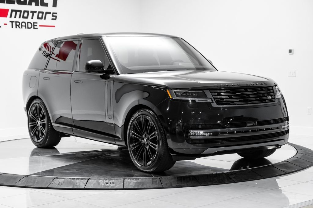 Used 2024 Land Rover Range Rover SE AWD/4WD image 3
