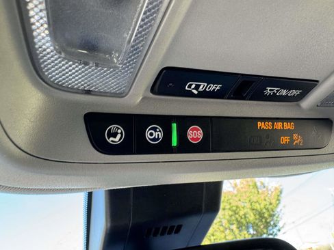 Used 2023 GMC Terrain SLT image 25