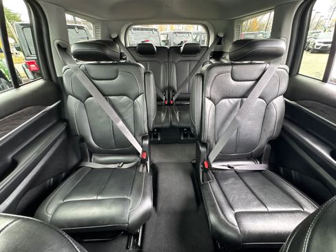 Used 2023 Jeep Grand Cherokee L Limited w/ Black Appearance Package image 29