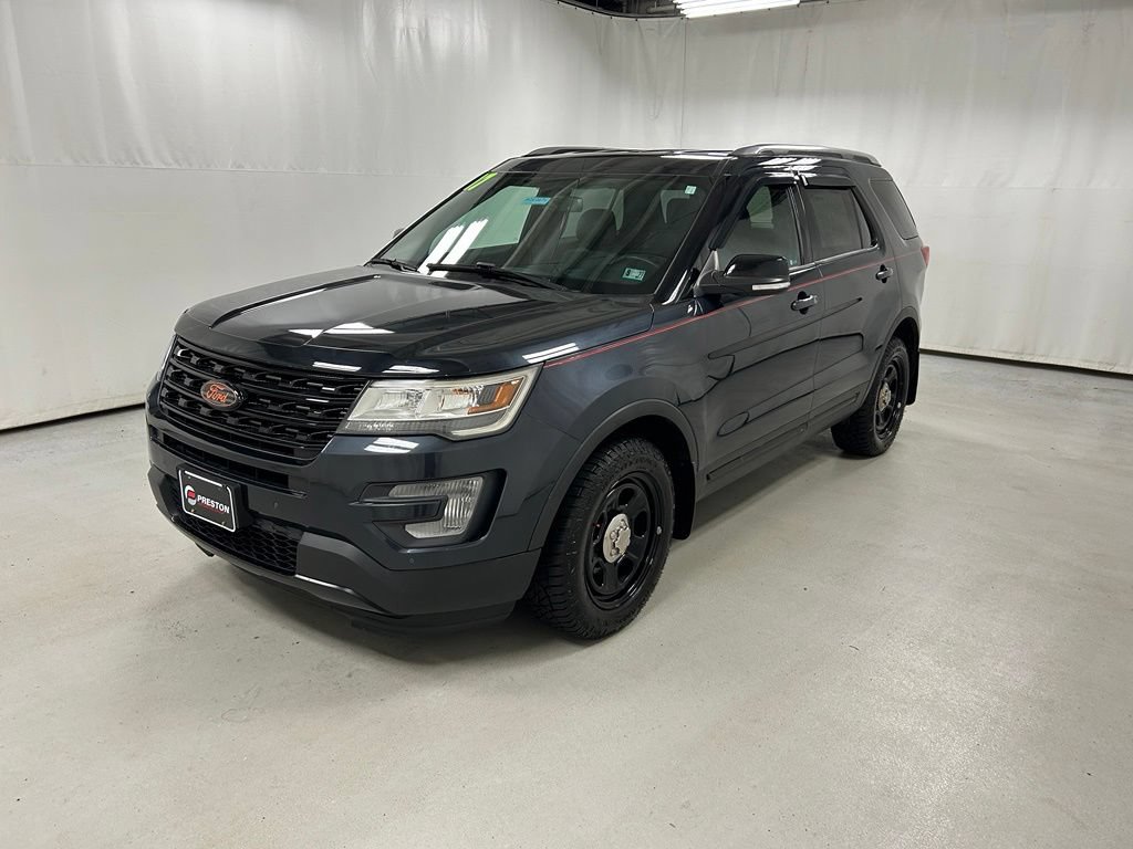 Used 2017 Ford Explorer XLT w/ Equipment Group 202A AWD/4WD image 2