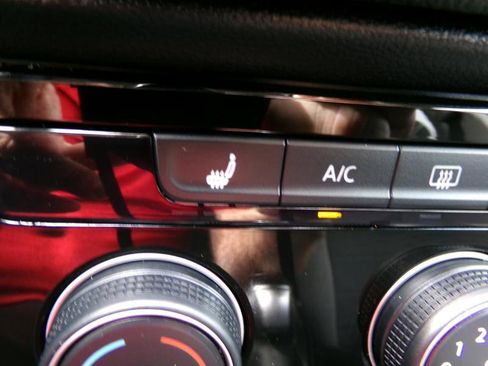 Used 2023 Volkswagen Taos SE image 27