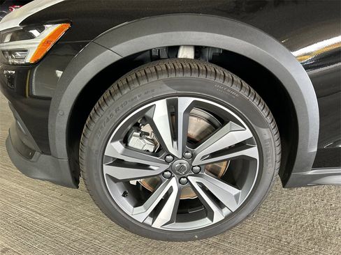 New 2026 Volvo V60 B5 Cross Country Plus w/ Protection Package Premier image 8