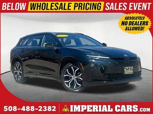 Used 2025 Toyota Crown Signia AWD/4WD image 1
