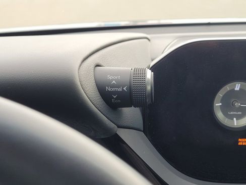 Used 2022 Lexus ES 300h w/ Premium Package image 18