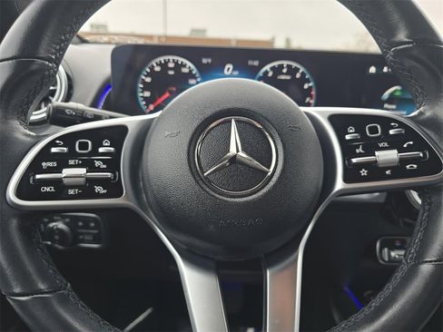Used 2023 Mercedes-Benz GLB 250 4MATIC w/ Premium Package image 26