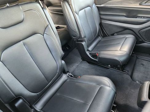 Certified 2024 Jeep Grand Cherokee L Limited image 27