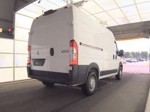 Used 2024 RAM ProMaster 2500 w/ Convenience Group FWD image 4