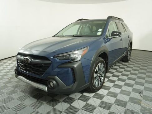 Used 2025 Subaru Outback Limited image 3