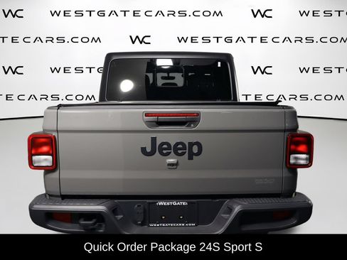 Used 2022 Jeep Gladiator Sport AWD/4WD image 4