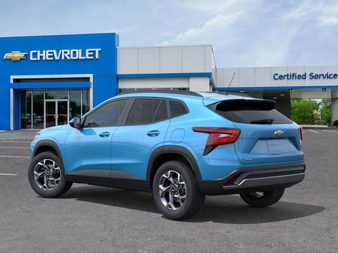 New 2026 Chevrolet Trax LT w/ Driver Confidence Package FWD image 3