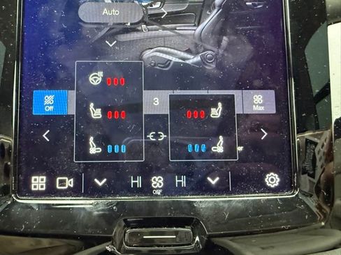 Used 2023 Volvo XC60 T8 Ultimate w/ Climate Package image 11